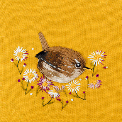 Wren with daisies mini card
