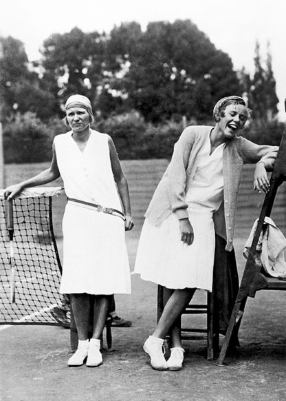 Women on tennis court