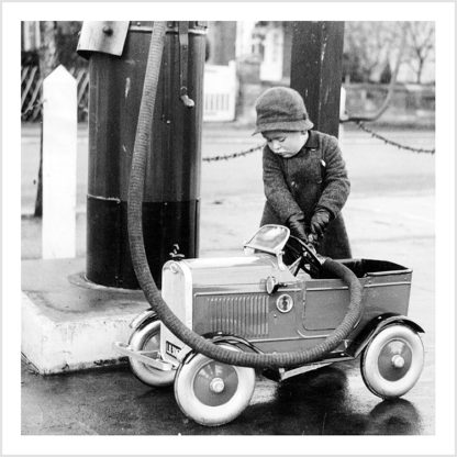 Filling up petrol tank (square)